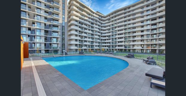 Fully Furnished Resort Style Luxury Living - Photo 1