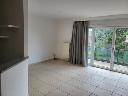 Appartement met twee ruime kamers garage en terras. - Photo 2