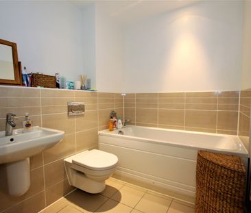 Executive two double bedroom first-floor apartment to let in Diglis - Photo 6