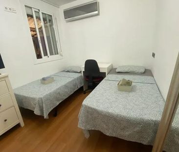 Carrer de Felip II, Barcelona, Catalonia 08027 - Photo 2