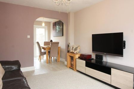 2 bedroom end of terrace house to rent - Photo 2