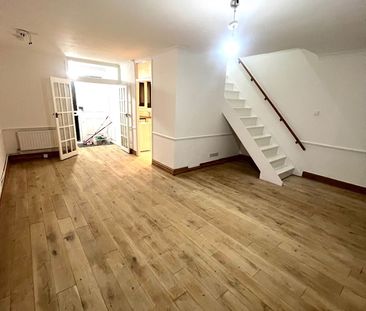 3 Bed Terraced House, Mcausland House, E3 - Photo 1