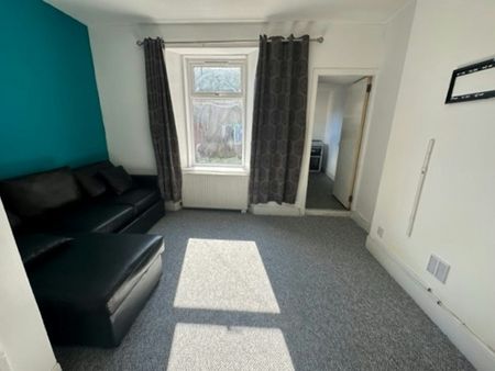 Flat to rent on - Photo 4
