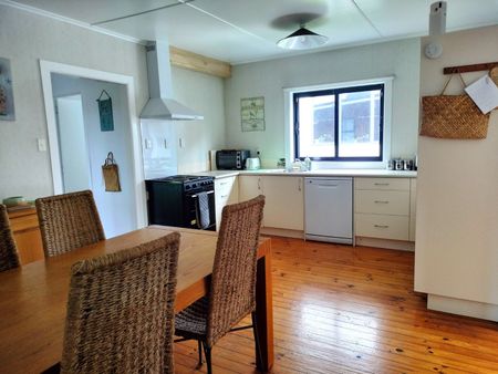 Fully Furnished Home at Waihi Beach - Waihi Beach - Photo 3