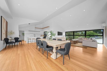 Spacious Family Home in Taroona - Photo 5