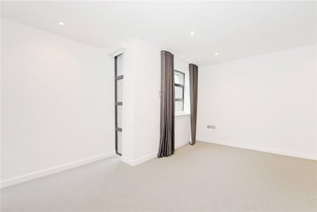 3 bedroom mews to rent - Photo 5