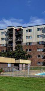 GRAND 3 ½ - ENTIÈREMENT RÉNOVÉ, 1165 $/MOIS TOUT COMPRIS! A PARTIR DE OCTOBRE OU NOVEMBRE - Photo 4