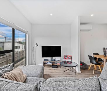 Modern 4-Bedroom Home for Rent in West Harbour - Photo 4