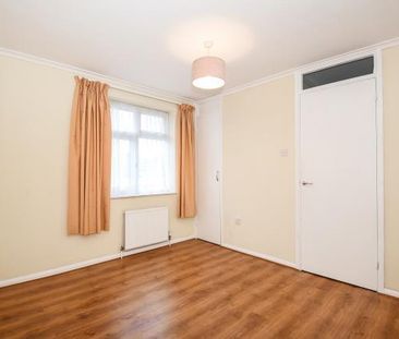 3 bedroom end of terrace house to rent - Photo 4