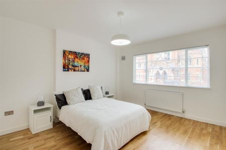 3 Bed Flat, Mundania Court, SE22 - Photo 4