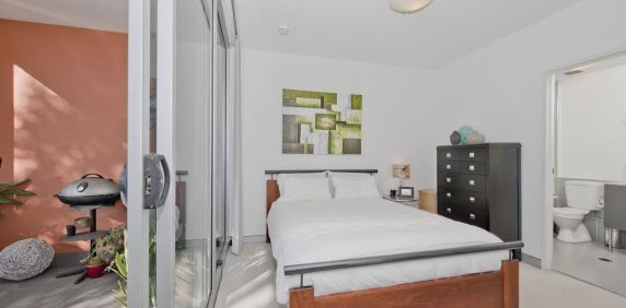 MGM MARTIN – ONE BEDROOM APARTMENT (TO BE FRESHLY PAINTED AND BRAND NEW CARPET TO BE INSTALLED) - Photo 2