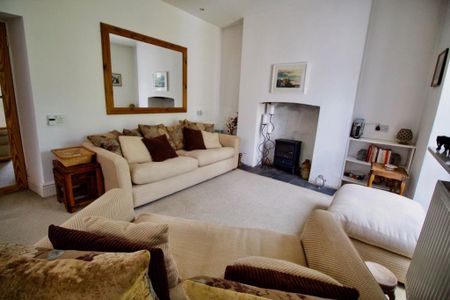 2 bedroom semi-detached house to rent - Photo 2