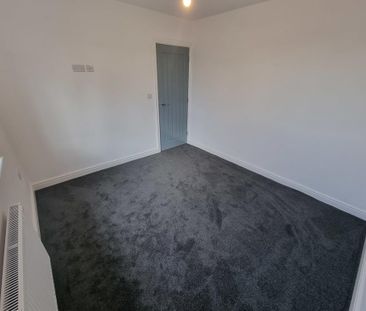 3 bedroom mews to rent - Photo 3