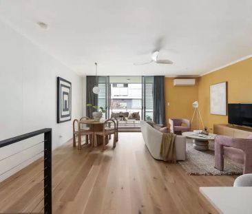 Split-level apartment in warehouse conversion - Photo 1