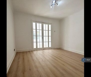 4 bedroom detached house to rent - Photo 1