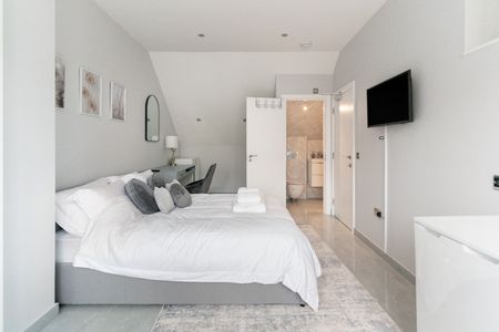 Studio Flat, St. Davids Square, E14 - Photo 3