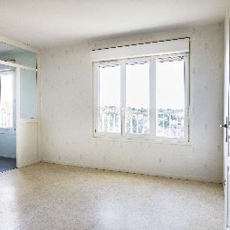 Appartement – Type 4 – 77m² – 381.5 € – LE BLANC - Photo 1