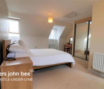 4 bedroom semi-detached house to rent - Photo 5