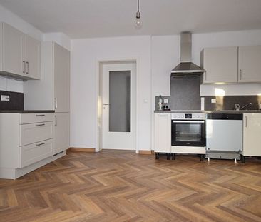modernisiert • 4 Zimmer • Wohnküche mit Einbauküche • Bad mit Wa & Du • Garten • Garage • Kamin - Foto 6