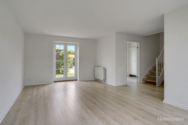 Rækkeshus med skøn gårdhave et stenkast fra vandet - Foto 1