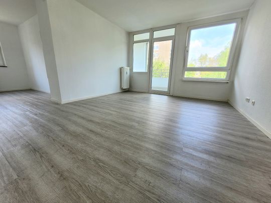 Frisch renovierte 2-Zimmer-Wohnung mit Balkon! - Photo 1