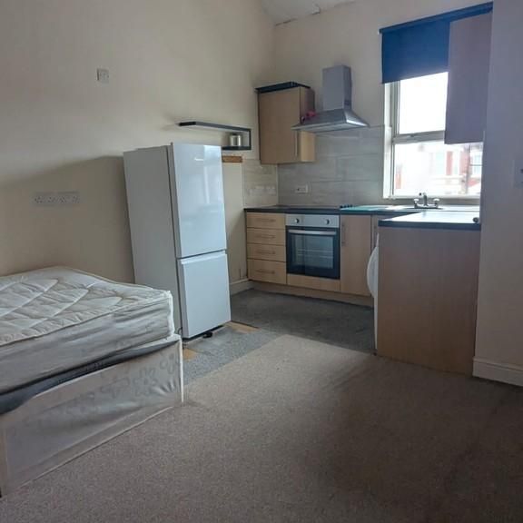 Studio to rent - Photo 1