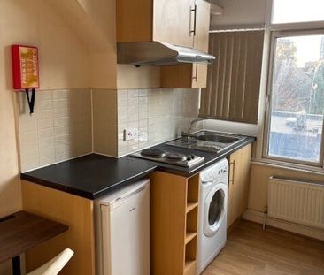 High Street, London - Photo 3