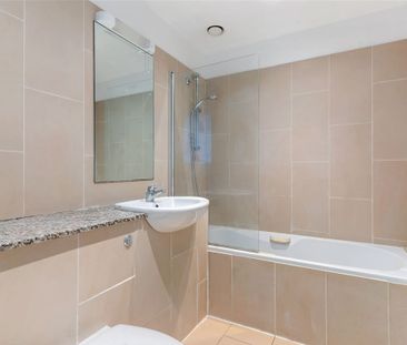 The Ivory Building, 10 Hanover Street East, Grand Canal Dk, Dublin 2 - Photo 5