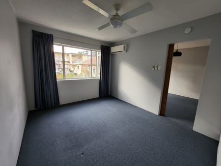 Perfectly Positioned And Presented - Photo 4