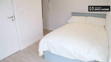 Room for rent in 8-bedroom apartment, Stoneybatter, Dublin - Photo 4