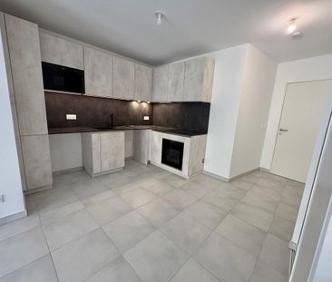 Location Appartement 3 pièces 58m² NICE 06300 - Photo 4