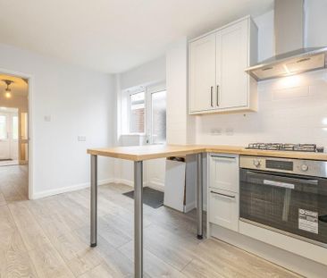 4 bedroom detached house to rent - Photo 2