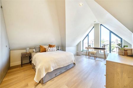 2 bedroom FlatApartment to rent in Creswick Road, London - Photo 5