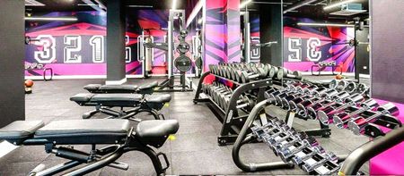 AVAILABLE NOV 15TH! | TWO BEDROOM ONE BATHROOM APARTMENT AT ALLEGRO LIVING | PARKING AVAILABLE | BLEND OF COMFORT AND CONVENIENCE | PRIME LOCATION | 24-HOUR CONCIERGE | RESIDENTS GYM - Photo 2