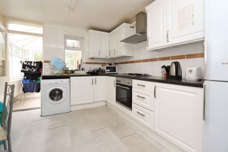 Room in a Shared House, Ashlin Road, E15 - Photo 5