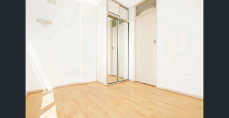 STONES THROW FROM WOLLONGONG BEACH - Photo 2