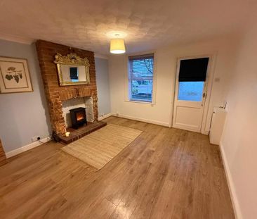 2 bedroom end of terrace house to rent - Photo 4