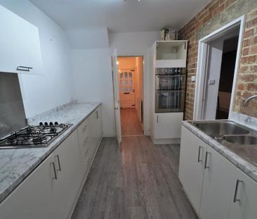 2 bedroom semi-detached house to rent - Photo 6