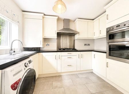 3 bedroom terraced house to rent - Photo 5