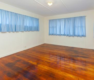 105 Goldfinch Street - Fully Renovated & Ready to Impress! - Photo 4