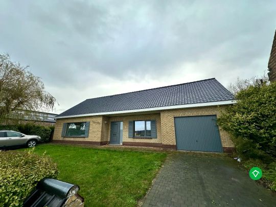 Alleenstaande woning met 2 slaapkamers en inpandige garage - Photo 1