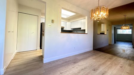 Fairview Gem: Stylish Townhouse Living At Its Finest. - Photo 5