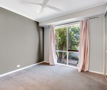 Beautifully Presented Family Home in a Quiet Court - Photo 4