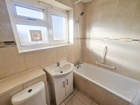 2 bedroom flat to rent - Photo 5