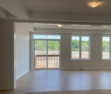 For Lease - 47 Kenneth Rogers Crescent, East Gwillimbury, Ontario - Photo 2