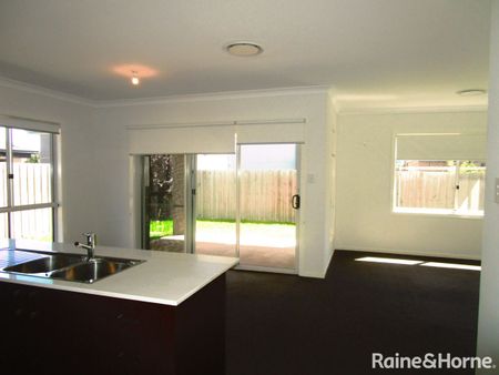 Spacious Family Living in Schofields - Photo 4