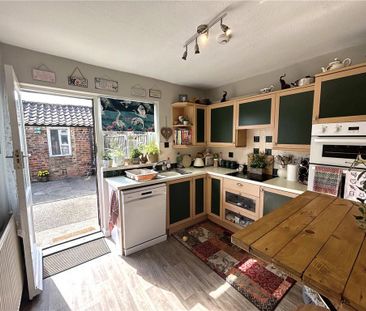 2 bedroom semi-detached house to rent - Photo 4