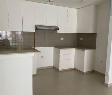 4 Bed + Maid | Vacant | Spacious - Photo 5