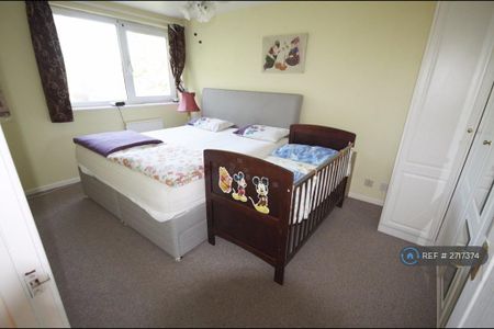 3 bedroom detached house to rent - Photo 4