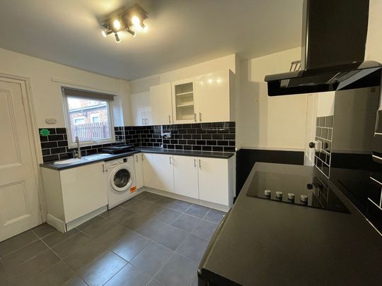 3 bedroom End Terraced House to let - Photo 1